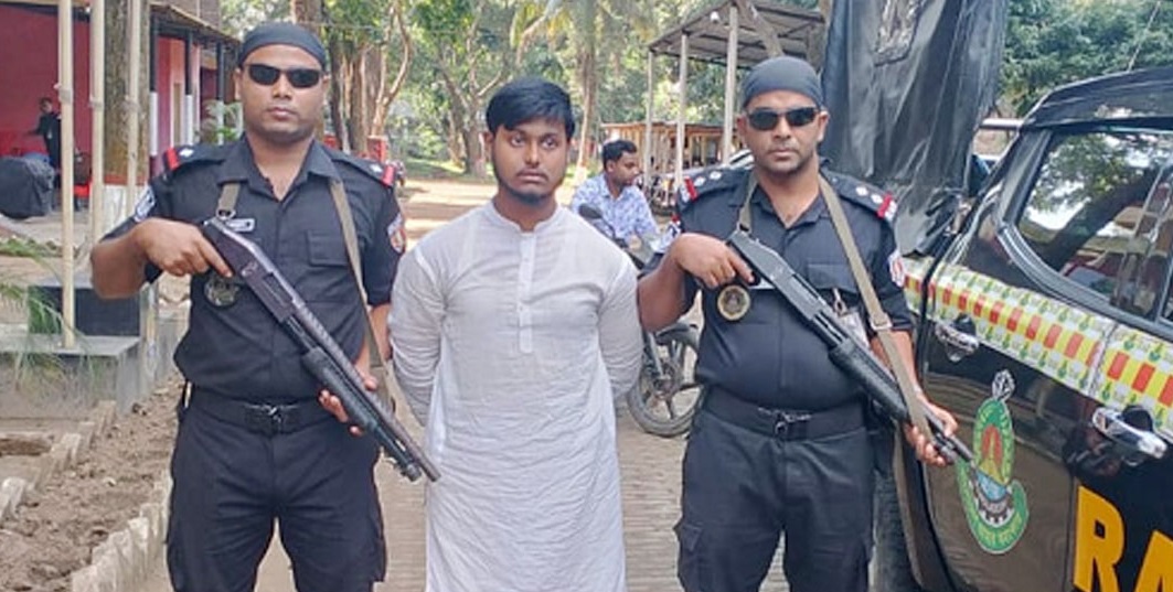 মাকে হত্যা করে ডিপ ফ্রিজে রাখলেন ছেলে, সাজালেন ডাকাতির নাটক