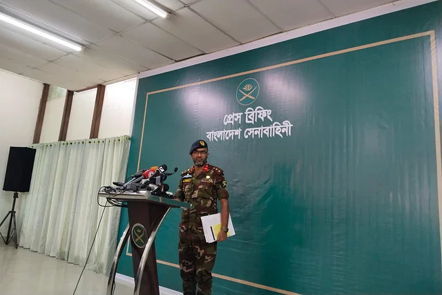 সেনাবাহিনীর অস্থিতিশীলতা নিয়ন্ত্রণে সেনাবাহিনীর ভূমিকা