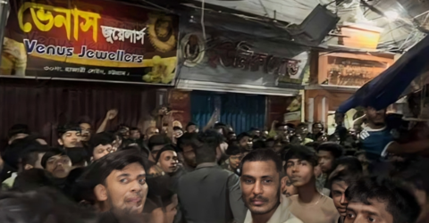 পুলিশ ও সেনাবাহিনীর ওপর হামলা, ৮২ জন গ্রেফতার