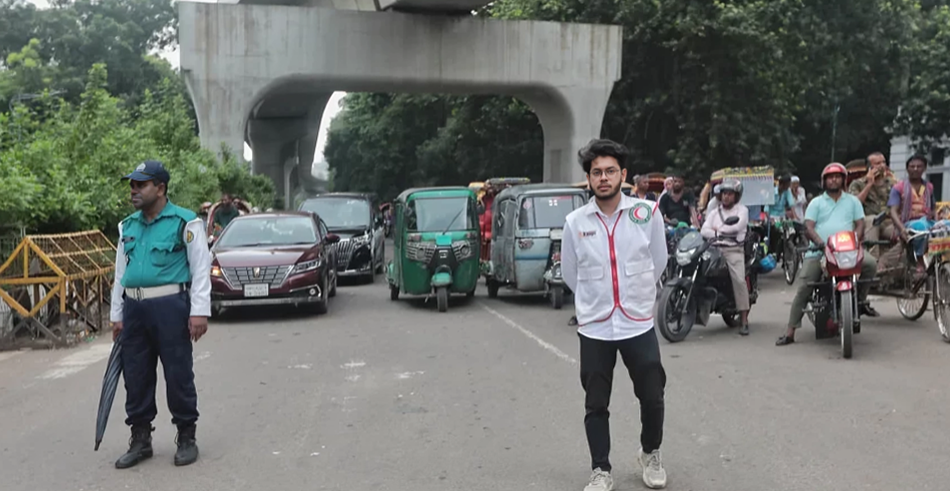 ঢাকায় ট্রাফিক নিয়ন্ত্রণে শিক্ষার্থীদের নিয়োগ, প্রতি শিফটে ভাতা ৫০০ টাকা