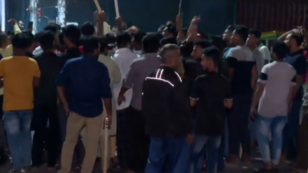 রাতের মধ্যেই জিরো পয়েন্টের নিয়ন্ত্রণ নিল ছাত্র-জনতা