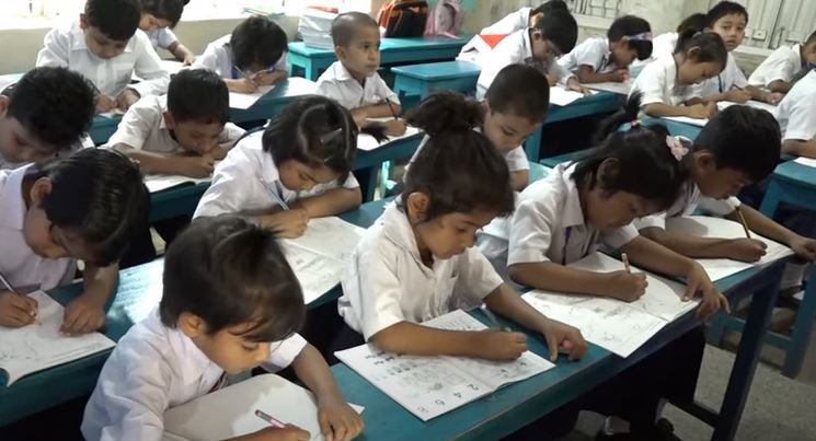 ৪০ দিনের ছুটিতে দেশের শিক্ষা প্রতিষ্ঠান, পরীক্ষার ফাঁকে ক্লাসের তাগিদ