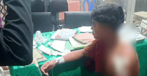 স্কুলের বারান্দায় মাদকের আড্ডা, বাধা দেওয়ায় ৪ তরুণকে কুপিয়ে আহত