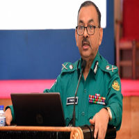 ককটেল ও অগ্নিসংযোগকারীদের ওপর সরাসরি গুলি: ডিএমপি কমিশনারের কঠোর নির্দেশ