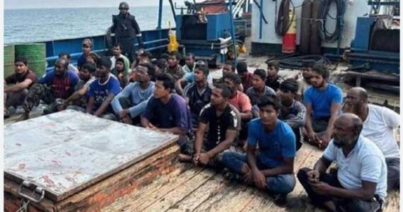 নিখোঁজ ১৩ জেলে রহস্য: অবশেষে মিলল খোঁজ, ট্রলার বিকল হয়ে ভারতের জেলে বন্দী! দ্রুত ফেরানোর দাবি ভোলার স্বজনদের